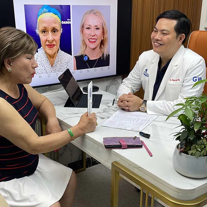 Thăm khám trực tiếp với bác sĩ chuyên khoa